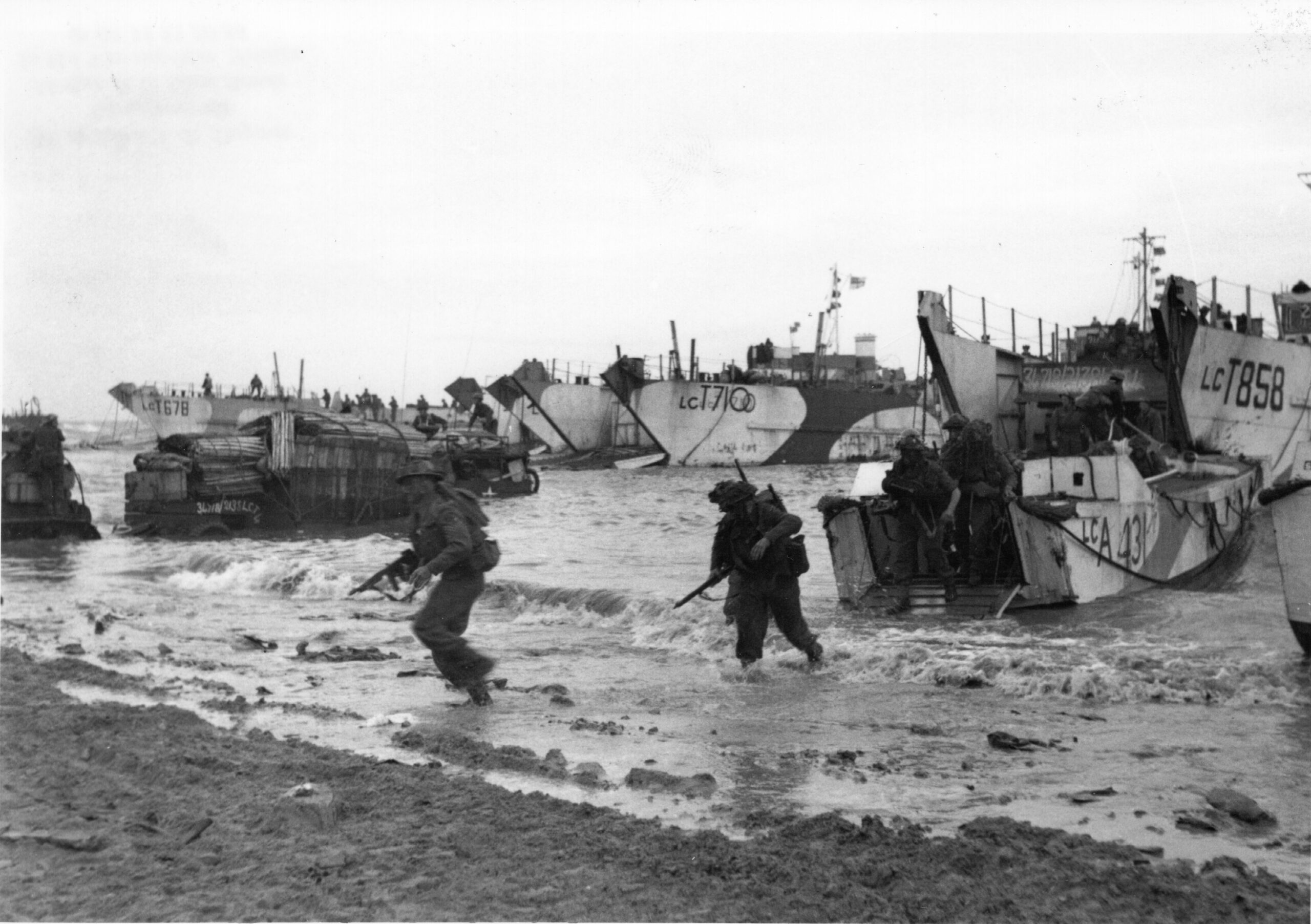 DEBARQUEMENT : « La mer était noire de bateaux »
